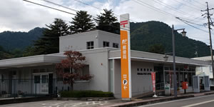 若桜郵便局の建物外観の写真