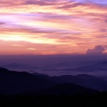 山頂から東（兵庫県）方面に向けて見える朝焼けの写真